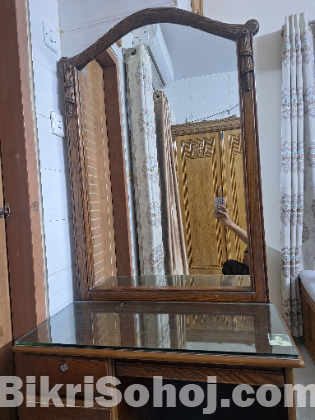 Dressing table